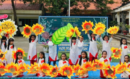 Tiết mục văn nghệ của các em học sinh trường Tiểu học Thuận Yên